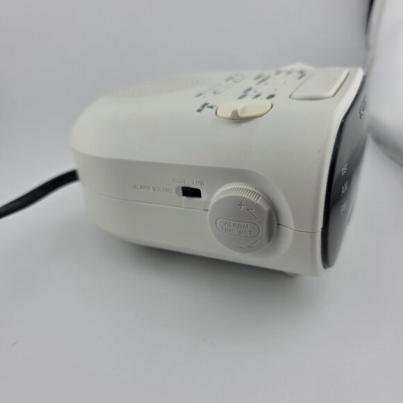Sony Dream Machine ICF-C318 White‎ Plastic Digital AM/FM Dual Alarm Clock Radio - Picture 3 of 10